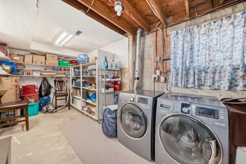 52A Queen Alexandra Close Se, Calgary, AB - Indoor Photo Showing Laundry Room