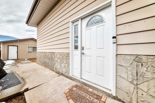 52A Queen Alexandra Close Se, Calgary, AB - Outdoor With Exterior