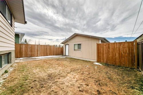 52A Queen Alexandra Close Se, Calgary, AB - Outdoor With Exterior