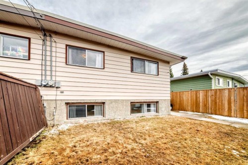 52A Queen Alexandra Close Se, Calgary, AB - Outdoor With Exterior
