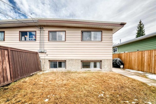 52A Queen Alexandra Close Se, Calgary, AB - Outdoor With Exterior