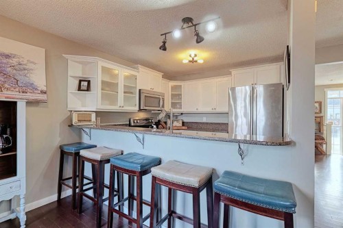210 Mt Lorette Close Se, Calgary, AB - Indoor Photo Showing Kitchen
