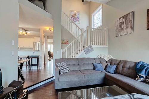 210 Mt Lorette Close Se, Calgary, AB - Indoor Photo Showing Living Room