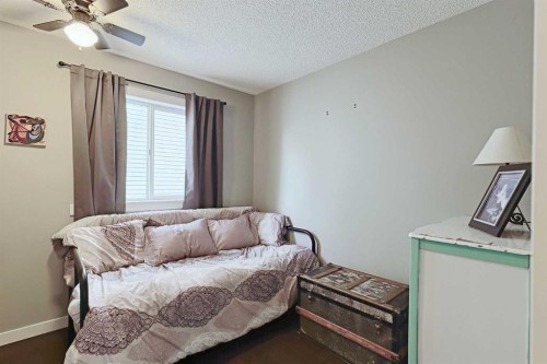 210 Mt Lorette Close Se, Calgary, AB - Indoor Photo Showing Bedroom
