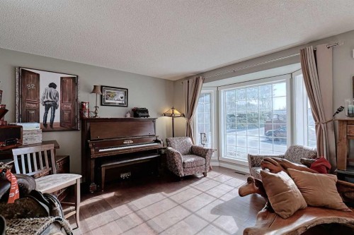 210 Mt Lorette Close Se, Calgary, AB - Indoor