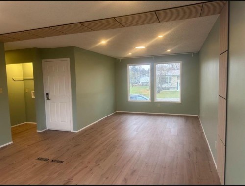 52 Wildrose Crescent, Brooks, AB - Indoor Photo Showing Other Room