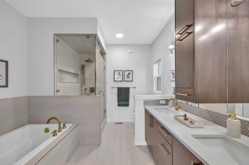 13 Emerson Crescent, Okotoks, AB - Indoor Photo Showing Bathroom