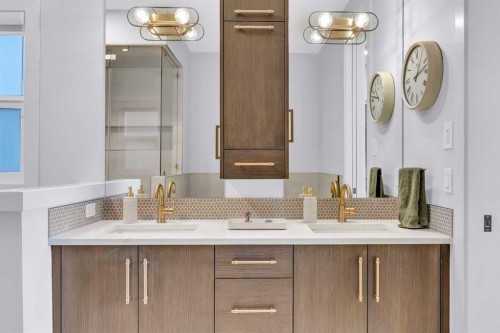 13 Emerson Crescent, Okotoks, AB - Indoor Photo Showing Bathroom