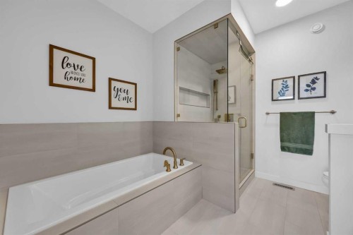 13 Emerson Crescent, Okotoks, AB - Indoor Photo Showing Bathroom