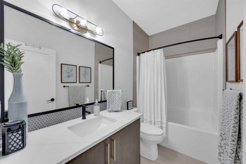 13 Emerson Crescent, Okotoks, AB - Indoor Photo Showing Bathroom