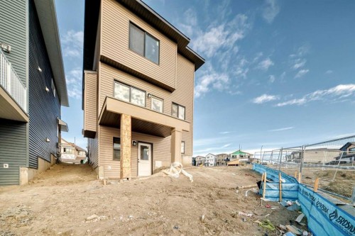 116 Heritage Manor, Cochrane, AB 