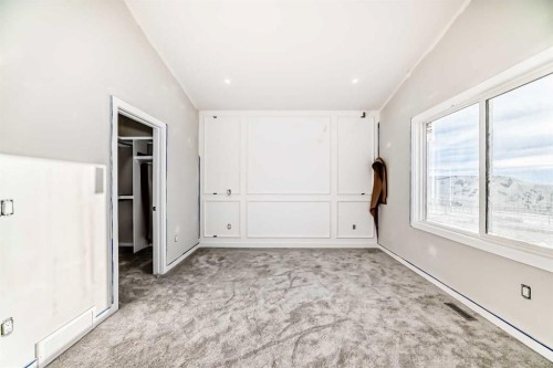 524 Heritage Boulevard, Cochrane, AB - Indoor Photo Showing Other Room