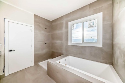 524 Heritage Boulevard, Cochrane, AB - Indoor Photo Showing Bathroom