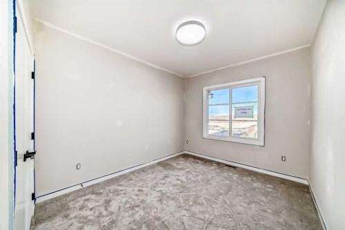 524 Heritage Boulevard, Cochrane, AB - Indoor Photo Showing Other Room