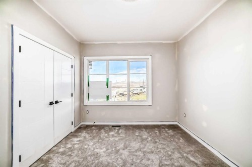 524 Heritage Boulevard, Cochrane, AB - Indoor Photo Showing Other Room