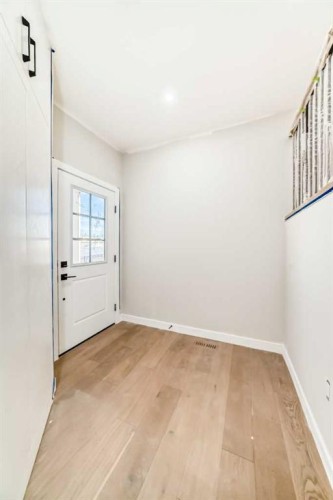 524 Heritage Boulevard, Cochrane, AB - Indoor Photo Showing Other Room