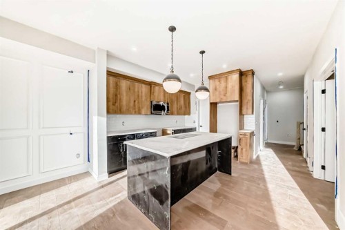 524 Heritage Boulevard, Cochrane, AB - Indoor Photo Showing Kitchen