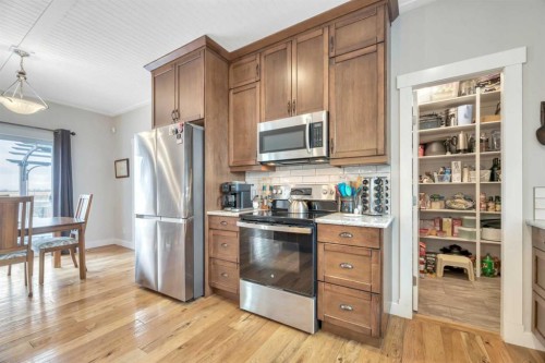 23 Winters Place, Rural Rocky View County, AB - Indoor Photo Showing Kitchen