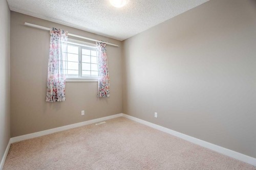 261 Pantego Lane Nw, Calgary, AB - Indoor Photo Showing Other Room