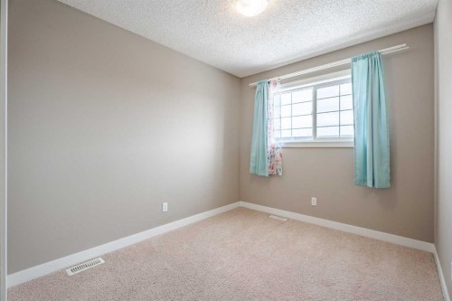 261 Pantego Lane Nw, Calgary, AB - Indoor Photo Showing Other Room