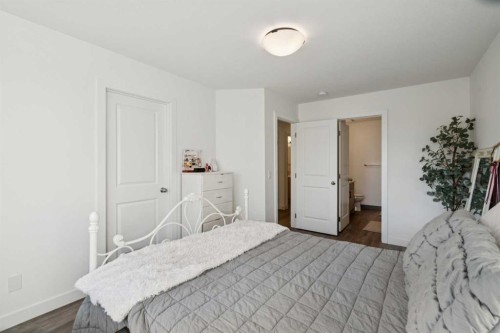 101-24 Rivercrest Drive, Cochrane, AB - Indoor Photo Showing Bedroom