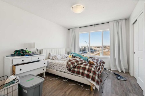 1502-24 Rivercrest Drive, Cochrane, AB - Indoor Photo Showing Bedroom