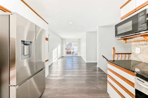 2831 63 Avenue Sw, Calgary, AB - Indoor