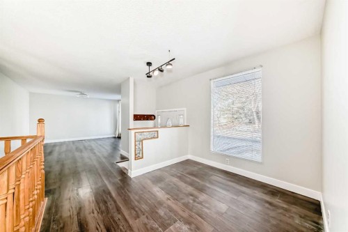 2831 63 Avenue Sw, Calgary, AB - Indoor Photo Showing Other Room