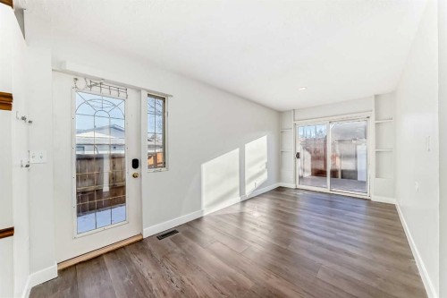 2831 63 Avenue Sw, Calgary, AB - Indoor