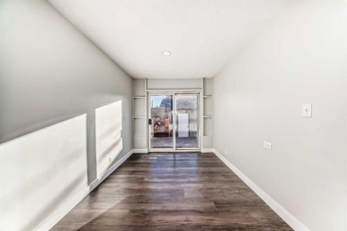 2831 63 Avenue Sw, Calgary, AB - Indoor Photo Showing Other Room