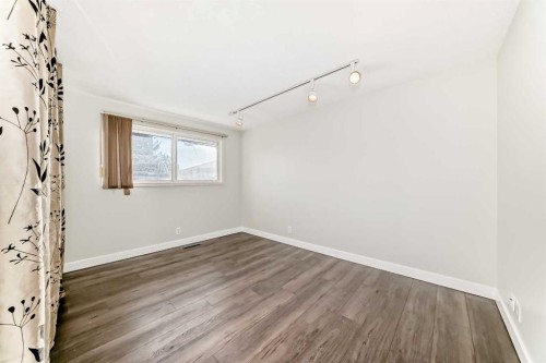 2831 63 Avenue Sw, Calgary, AB - Indoor Photo Showing Other Room