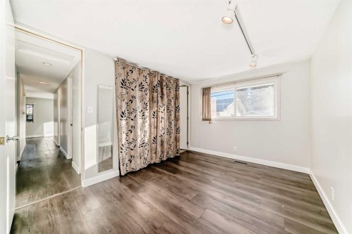 2831 63 Avenue Sw, Calgary, AB - Indoor Photo Showing Other Room