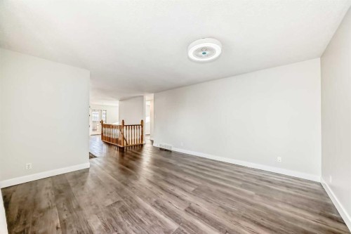 2831 63 Avenue Sw, Calgary, AB - Indoor Photo Showing Other Room