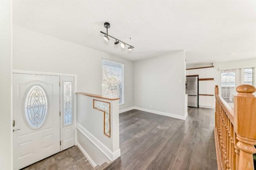 2831 63 Avenue Sw, Calgary, AB - Indoor Photo Showing Other Room