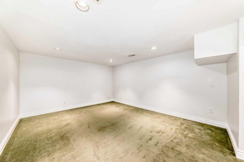 2831 63 Avenue Sw, Calgary, AB - Indoor Photo Showing Other Room