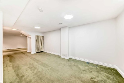 2831 63 Avenue Sw, Calgary, AB - Indoor Photo Showing Other Room