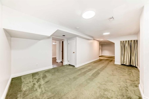 2831 63 Avenue Sw, Calgary, AB - Indoor Photo Showing Other Room