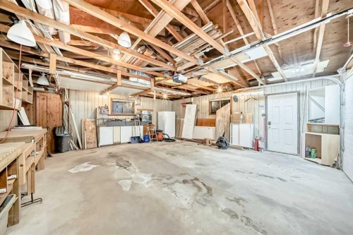 2831 63 Avenue Sw, Calgary, AB - Indoor Photo Showing Basement