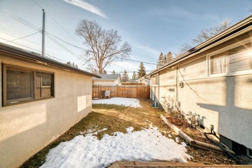 2831 63 Avenue Sw, Calgary, AB - Outdoor