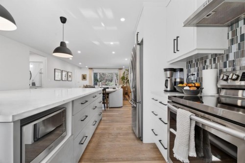 407 Brookmere Crescent Sw, Calgary, AB 