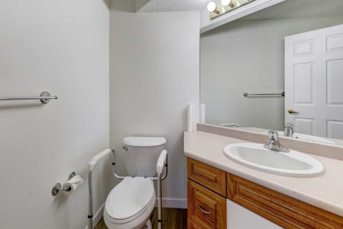 309-3309 Hawksbrow Point Nw, Calgary, AB - Indoor Photo Showing Bathroom