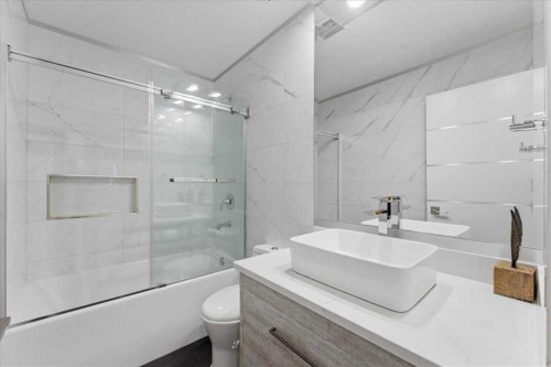 6603 Malvern Road Ne, Calgary, AB - Indoor Photo Showing Bathroom