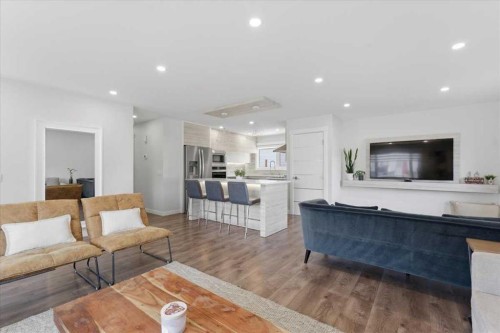 6603 Malvern Road Ne, Calgary, AB - Indoor Photo Showing Living Room