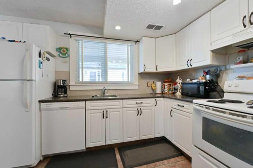 5-7740 Hunterview Drive Nw, Calgary, AB - Indoor Photo Showing Kitchen
