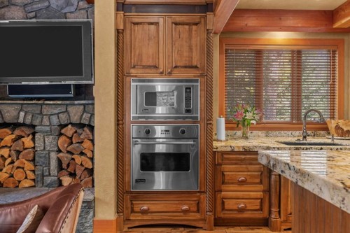 163 Cairns Landing, Canmore, AB - Indoor Photo Showing Kitchen