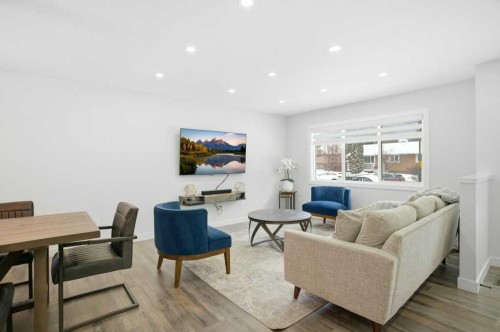 3 Kentish Drive Sw, Calgary, AB - Indoor Photo Showing Living Room