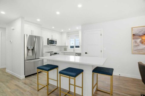 3 Kentish Drive Sw, Calgary, AB - Indoor Photo Showing Kitchen With Stainless Steel Kitchen With Upgraded Kitchen