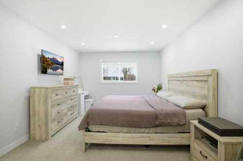 3 Kentish Drive Sw, Calgary, AB - Indoor Photo Showing Bedroom