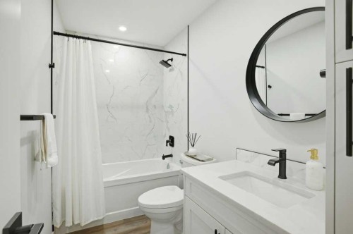 3 Kentish Drive Sw, Calgary, AB - Indoor Photo Showing Bathroom