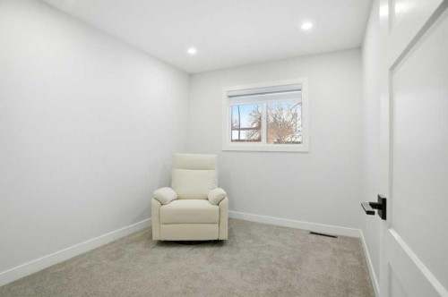 3 Kentish Drive Sw, Calgary, AB - Indoor Photo Showing Other Room
